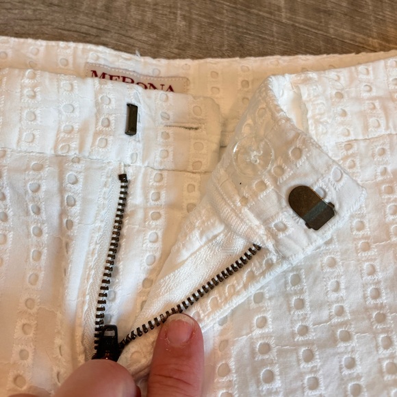 Merona Women's White Eyelet Lace Flat Front Chino Shorts Size 4 - Picture 3 of 7